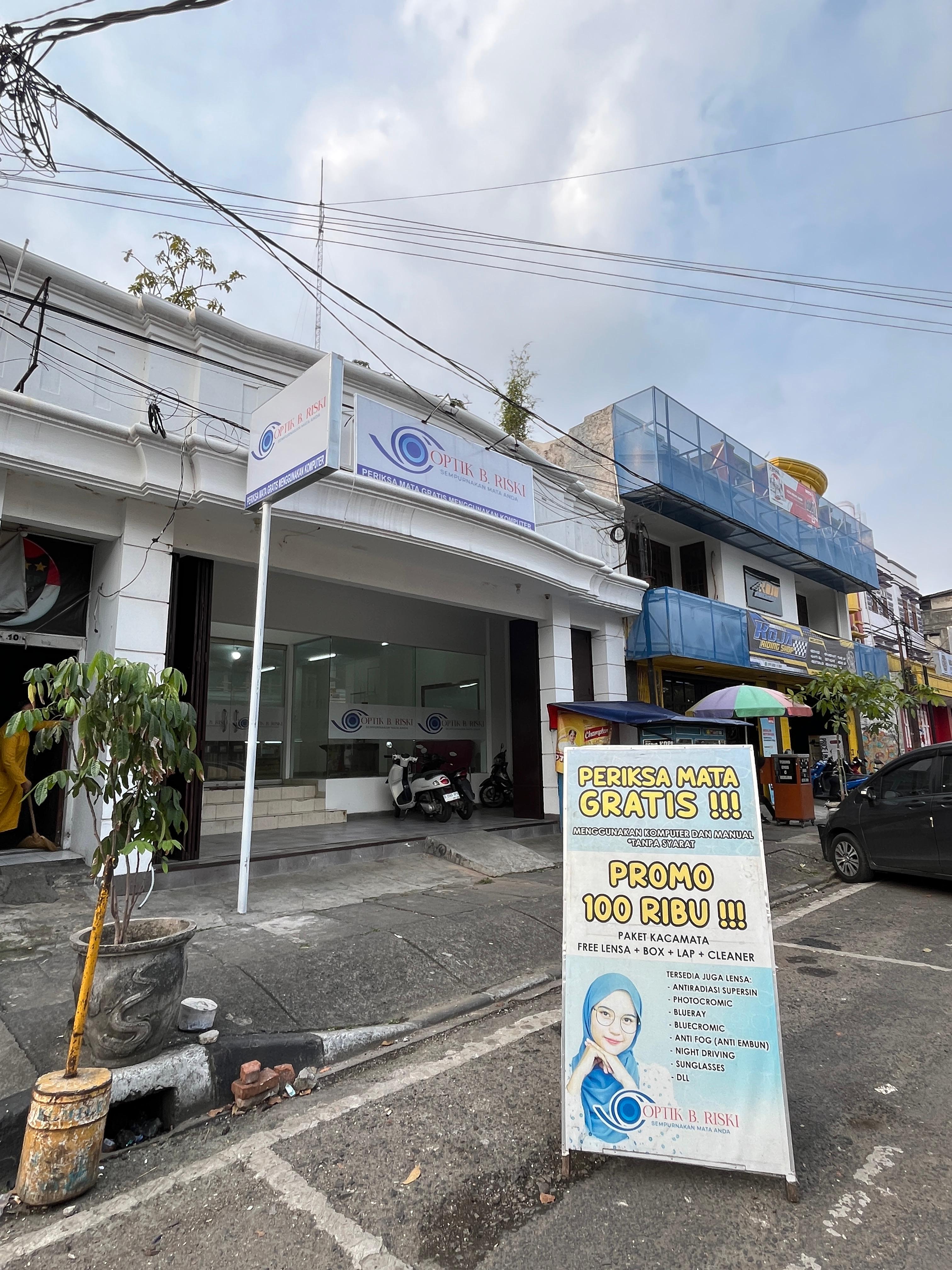 Proses Pemeriksaan Mata Digital Optik B. Riski