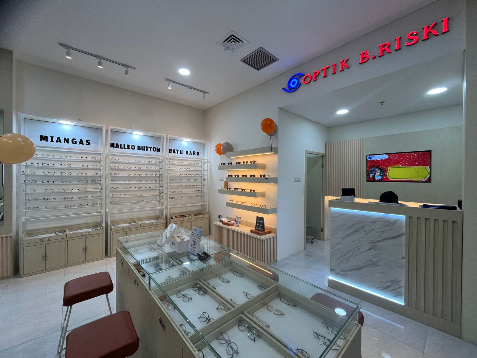 Gerai Optik B. Riski – Green Pramuka Square