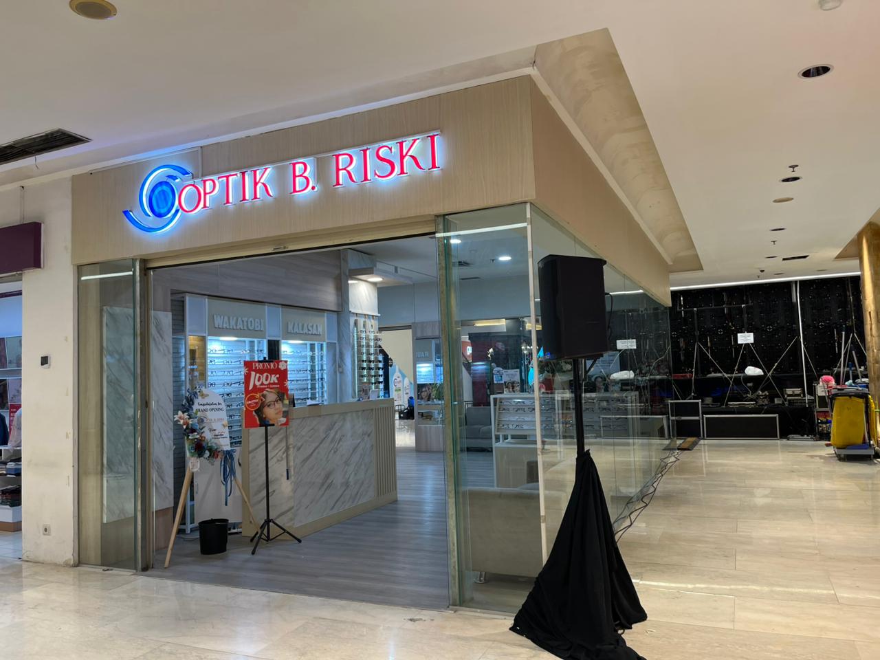 Display Toko Rita Super Mall